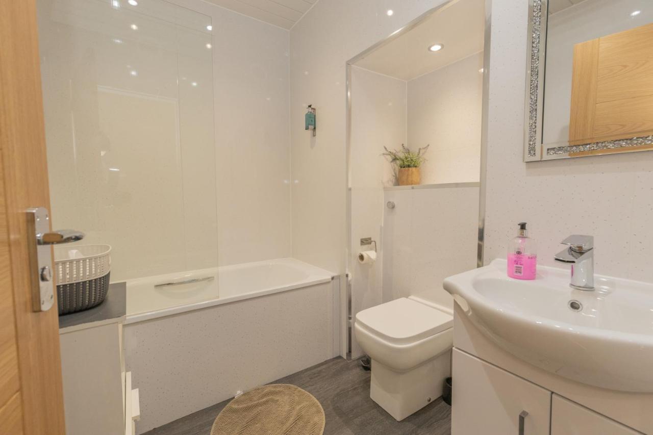 New 3-Bedroom Apartment Close To City Centre Edimburgo Exterior foto