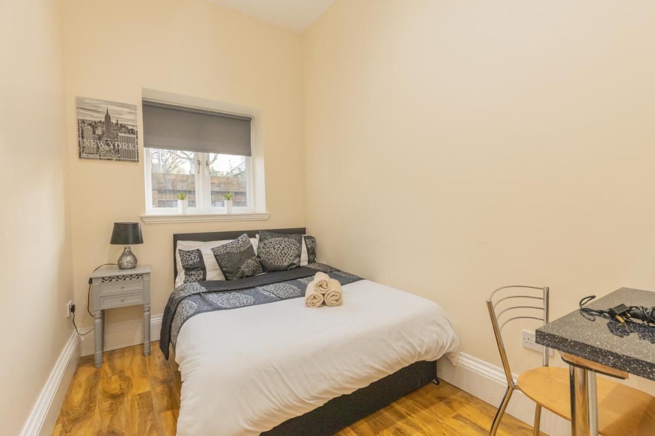 New 3-Bedroom Apartment Close To City Centre Edimburgo Exterior foto