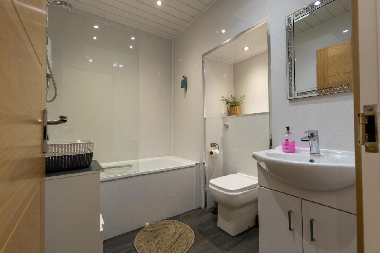 New 3-Bedroom Apartment Close To City Centre Edimburgo Exterior foto