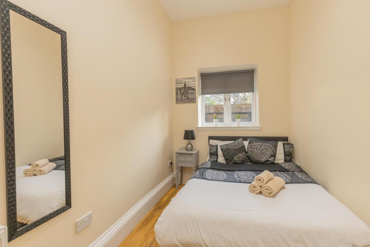 New 3-Bedroom Apartment Close To City Centre Edimburgo Exterior foto